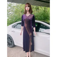 Đầm dạ hội nhung trung niên đi tiệc xẻ tà cổ V tay lỡ hoa mai kết đá ép cườm dọc Đầm dạ hội trung niên đi tiệc xẻ tà