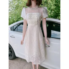 Đầm ren nổi cao cấp Giá 399k, người ta đang bán gần 6xx Hàng có sẵn giao ngay XL Chất liệu ren cao cấp Màu trắng kem