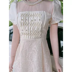 Đầm ren nổi cao cấp Giá 399k, người ta đang bán gần 6xx Hàng có sẵn giao ngay XL Chất liệu ren cao cấp Màu trắng kem