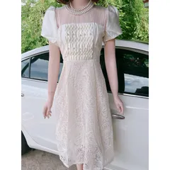 Đầm ren nổi cao cấp Giá 399k, người ta đang bán gần 6xx Hàng có sẵn giao ngay XL Chất liệu ren cao cấp Màu trắng kem