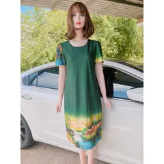 Đầm suông trung niên hình phong cảnh chất liệu vải lụa thượng uyển mềm mịn mát sang chảnh ,che khuyết điểm bụng