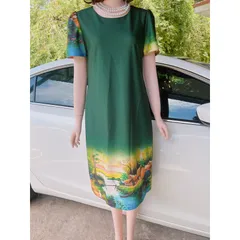 Đầm suông trung niên hình phong cảnh chất liệu vải lụa thượng uyển mềm mịn mát sang chảnh ,che khuyết điểm bụng