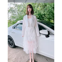 Đầm tầng 2 dây màu trắng + kèm áo khoác vest Giá 450k/ cả set Hàng có sẵn giao ngay M Chất liệu ren cao cấp