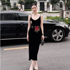 Váy nhung thêu hoa hồng sang trọng [NHUNG THE] Váy nhung the 2 dây cao cấp Giá 390k, người ta đang bán gần 7xx