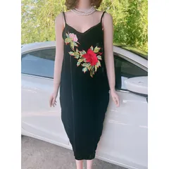 Váy nhung thêu hoa hồng sang trọng [NHUNG THE] Váy nhung the 2 dây cao cấp Giá 390k, người ta đang bán gần 7xx