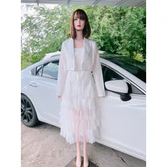 Đầm tầng 2 dây màu trắng + kèm áo khoác vest Giá 450k/ cả set Hàng có sẵn giao ngay M Chất liệu ren cao cấp