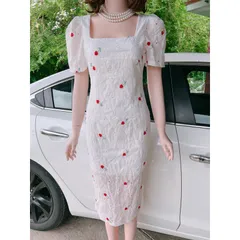 Đầm Midi Dáng Dài Tone Trắng Mix Hoa Đỏ Cổ Vuông Tone Trắng Tinh Khôi Style Sang Trọng, Tiểu Thư Nhẹ Nhàng Giá 290k
