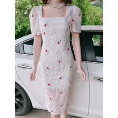 Đầm Midi Dáng Dài Tone Trắng Mix Hoa Đỏ Cổ Vuông Tone Trắng Tinh Khôi Style Sang Trọng, Tiểu Thư Nhẹ Nhàng Giá 290k