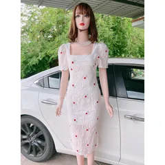 Đầm Midi Dáng Dài Tone Trắng Mix Hoa Đỏ Cổ Vuông Tone Trắng Tinh Khôi Style Sang Trọng, Tiểu Thư Nhẹ Nhàng Giá 290k