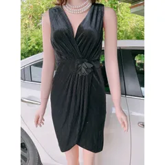 Đầm Body Nữ Thiết Kế bông hoa giữa  siêu sang, đầm dáng ôm ngắn tay Giá 290k Hàng có sẵn giao ngay Chất liệu nhung
