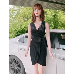 Đầm Body Nữ Thiết Kế bông hoa giữa  siêu sang, đầm dáng ôm ngắn tay Giá 290k Hàng có sẵn giao ngay Chất liệu nhung