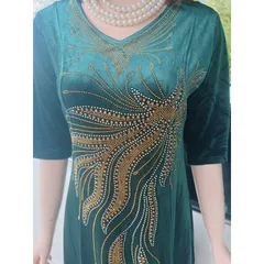 Đầm nhung siêu đẹp Giá 390k Hàng có sẵn giao ngay Hình chụp thật 100% Màu đen,  xanh đen , rêu , lý  Chất liêu nhung
