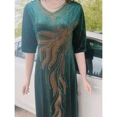 Đầm nhung siêu đẹp Giá 390k Hàng có sẵn giao ngay Hình chụp thật 100% Màu đen,  xanh đen , rêu , lý  Chất liêu nhung