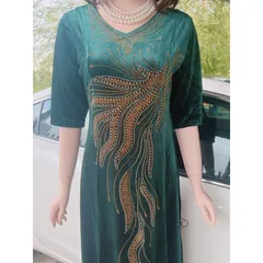 Đầm nhung siêu đẹp Giá 390k Hàng có sẵn giao ngay Hình chụp thật 100% Màu đen,  xanh đen , rêu , lý  Chất liêu nhung