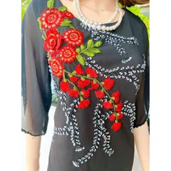 Đầm đen đính đá thêu hoa Chất vải :  xịn co giãn tốt Hàng có sẵn Ảnh shop tự chụp,  hàng đẹp, chất lượng Giá 290k