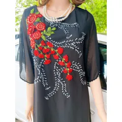 Đầm đen đính đá thêu hoa Chất vải :  xịn co giãn tốt Hàng có sẵn Ảnh shop tự chụp,  hàng đẹp, chất lượng Giá 290k