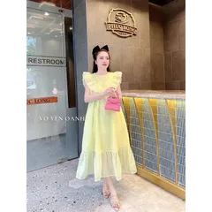 Đầm  họa tiết hoa trẻ trung - Đầm  dáng dài tạo điểm nhấn cho nàng, dây kéo phía sau Giá 290k Hàng có sẵn giao ngay