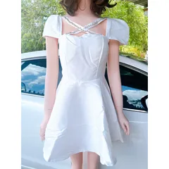 Đầm dự tiệc vải tafta màu trắng đính đá cách điệu Giá 290k Hàng có săn giao ngay M Chất liệu tapta cao cấp Có lót ngực