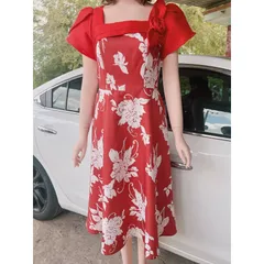 Đầm dự tiệc hoạ tiết hoa sắc nét mới 100% Đầm màu đỏ đô, thích hợp đi chơi, đi tiệc Chất vải nhẹ, thoải mái Giá 320k