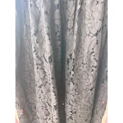 Váy thiết kế ren yếm cổ lọ midi xoè sẻ tà màu đen sang trọng, quyến rũ Giá 290k Chất liệu ren Màu đen