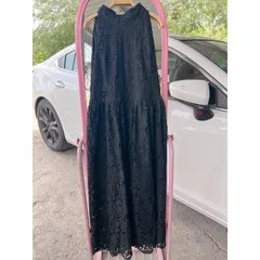 Váy thiết kế ren yếm cổ lọ midi xoè sẻ tà màu đen sang trọng, quyến rũ Giá 290k Chất liệu ren Màu đen