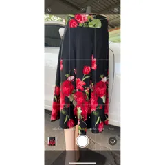 Chân váy hoa hồng eo có bo chun phía sau dễ mặc Giá 190k Hàng có sẵn giao ngay Chất liệu lụa mango xịn