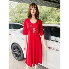 Đầm đỏ solen cao cấp ép và thêu hoa thủ công Giá 299k Hàng có sẵn giao ngay Bao nhiu kg cũng vừa Co giãn nhiều