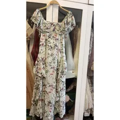 Đầm hoa dây kéo phía sau + bo chun ( có thể mặc trễ vai và lên vai đều được) Giá 290k Hàng có sẵn giao ngay Có nhiều màu