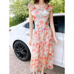 Set áo + chân váy hoa Hang có sẵn giao ngay Chất liệu tơ nhẹ như mây Giá 290k / cả set ( áo có dây kéo phía sau)