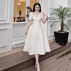 Đầm đi tiệc dáng xòe dài chất tafta  lót lụa mix hoa nhụy ,dây chéo cổ Hàng có sẵn giao ngay L Giá 320k Màu kem