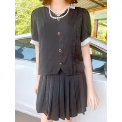 Set áo + chân váy bên trong có lớp lót quần Eo váy có bo chun co giãn Áo phía sau có dây kéo GÍa 290k/ cả set Màu đen
