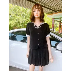 Set áo + chân váy bên trong có lớp lót quần Eo váy có bo chun co giãn Áo phía sau có dây kéo GÍa 290k/ cả set Màu đen
