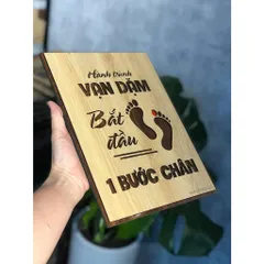 Tranh gỗ 3D cắt lớp – Hành trình vạn dặm bắt đầu bằng một bước chân “Hành trình vạn dặm bắt đầu bằng một bước chân” là t