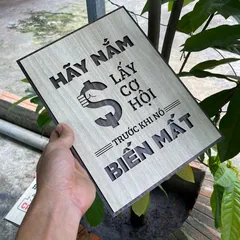 Tranh gỗ 3D cắt lớp – Hãy nắm lấy cơ hội trước khi nó biến mất,là lời nhắc nhở mạnh mẽ về sự chủ động và quyết đoán