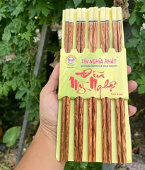 Vỉ đũa gỗ cẩm lai cẩn đầu đủ loại kiểu dáng đẹp, được gia công và đánh bóng thủ công bằng lơ (TH745-1)