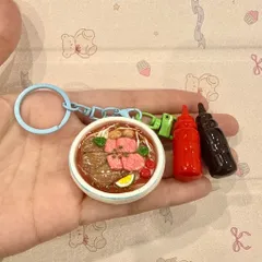 Móc khoá Phở bò đính kèm charm Tương ớt và Tương đen - Vietnamese Food