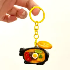 Móc khoá Bò né và Bánh mì - món ăn Việt Nam