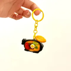 Móc khoá Bò né và Bánh mì - món ăn Việt Nam