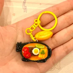 Móc khoá Bò né và Bánh mì - món ăn Việt Nam