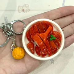 Móc khoá món Vịt quay đính kèm charm Bánh bao chiên