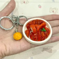 Móc khoá món Vịt quay đính kèm charm Bánh bao chiên