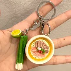 Móc khoá món Phở bò đính kèm charm Hành hoa và Chanh - món ăn Việt Nam
