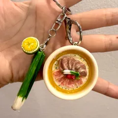Móc khoá món Phở bò đính kèm charm Hành hoa và Chanh - món ăn Việt Nam