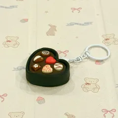Móc khoá Hộp chocolate tình nhân