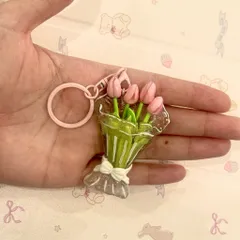 Móc khoa Bó hoa Tulip trong suốt phong cách aesthetic