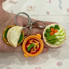 Móc khoá món Cơm cháy kho quẹt và rau củ luộc - món ăn Việt Nam