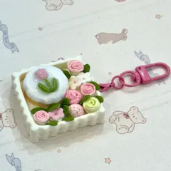 Móc khoá Bánh kem và hoa gift box