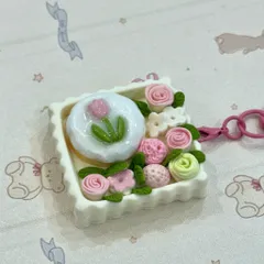 Móc khoá Bánh kem và hoa gift box