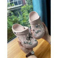 Dép Sục Đế Cao 3CM Tặng Kèm 10 Charm 3D Ngẫu Nhiên Gắn Dép Đi Êm Chân, Thoải Mái, Chống Thấm Nước