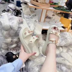 Dép 2 Quai Đế Cao 5 CM Tặng Kèm Sẵn 10 Charm Ngẫu Nhiên Chất Liệu EVA Mềm Nhẹ, Tôn Dáng, Bền, Đẹp